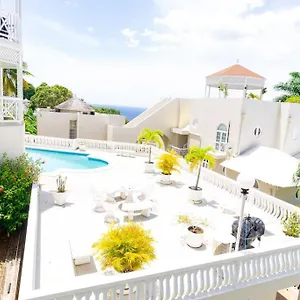 Coastal Bliss -oceanview 2-bedroom In The Heart Of Town Ocho Rios